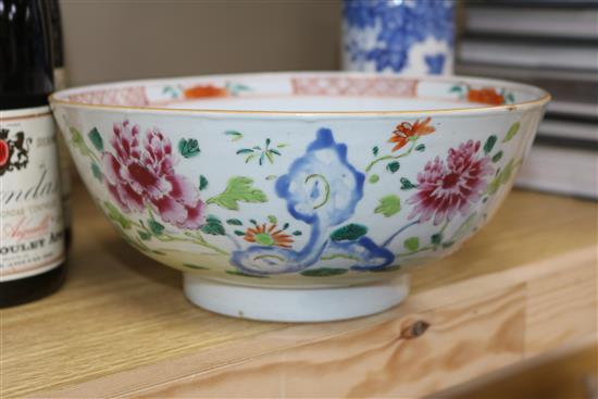 Two Chinese blue and white bowls and a famille rose bowl, 18th/19th century (3) Diameter 23cm